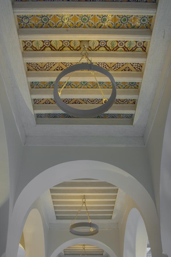 Dar El Jeld Hotel And Spa Tunisi Esterno foto The ceiling of the staircase