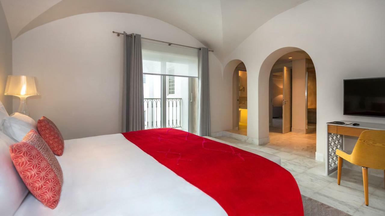 Dar El Jeld Hotel And Spa Tunisi Esterno foto A bedroom at the hotel