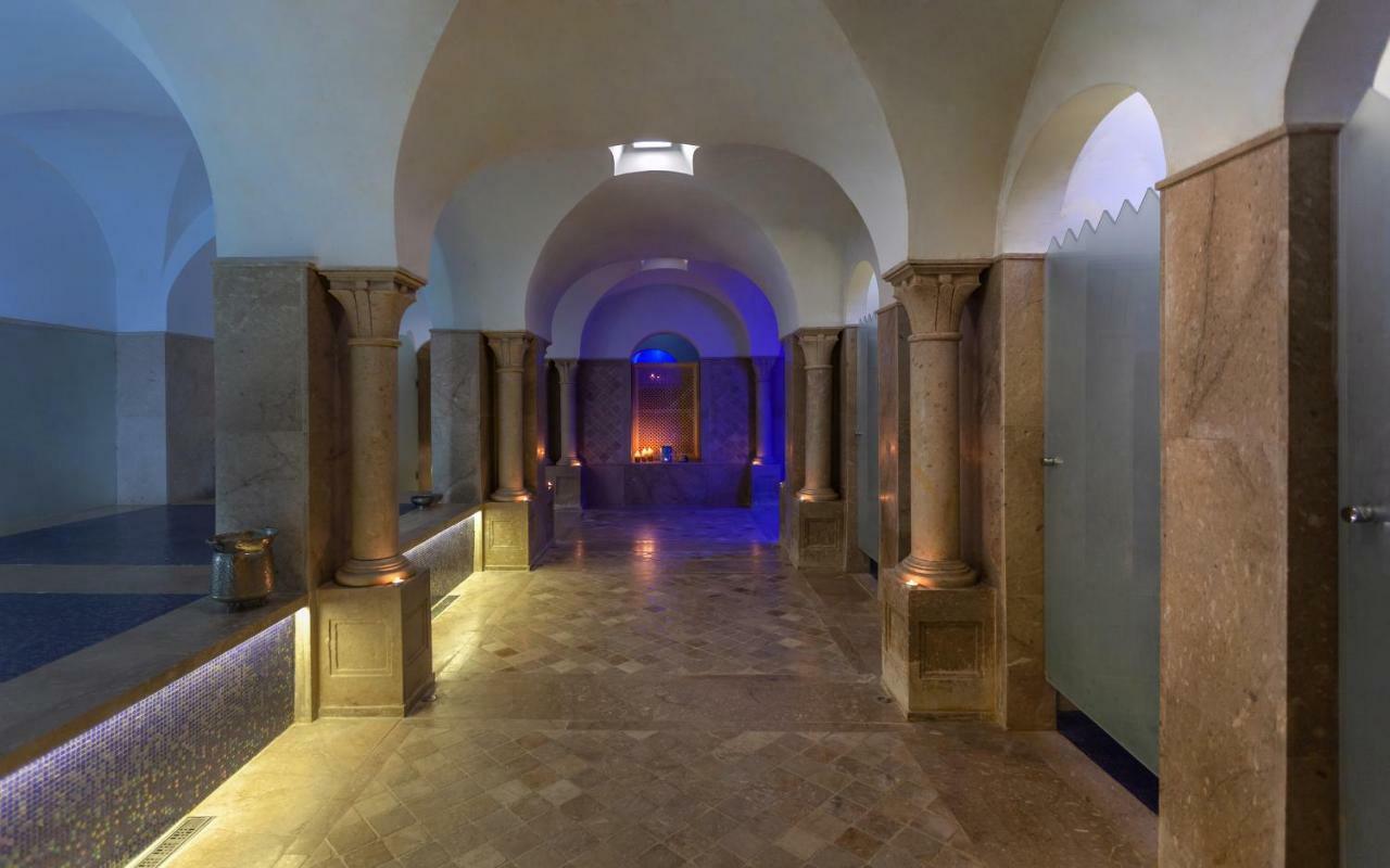 Dar El Jeld Hotel And Spa Tunisi Esterno foto The crypt