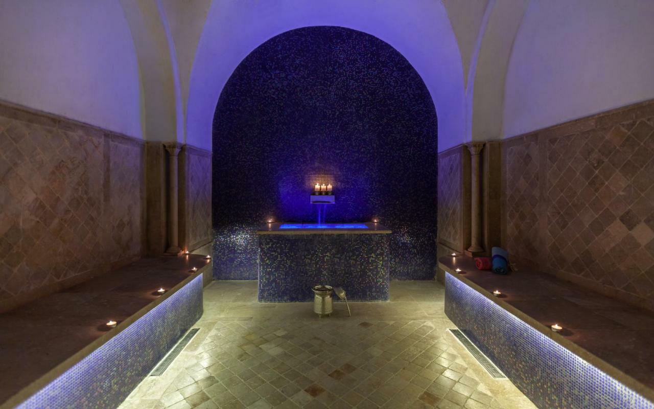 Dar El Jeld Hotel And Spa Tunisi Esterno foto The spa at the Four Seasons Hotel, Madrid