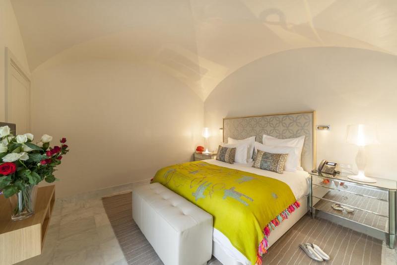 Dar El Jeld Hotel And Spa Tunisi Esterno foto A bedroom at the hotel